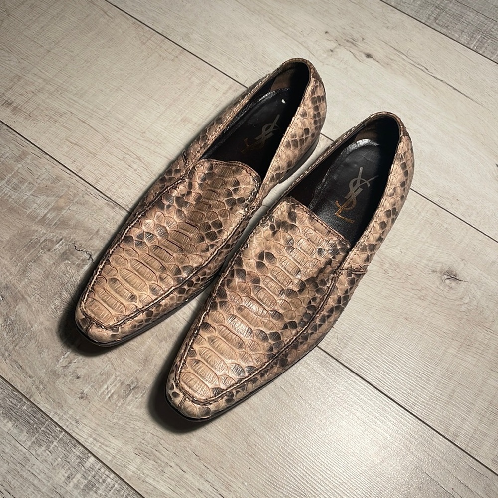 Uses Saint Laurent Men’s Alligator Shoes 🐊